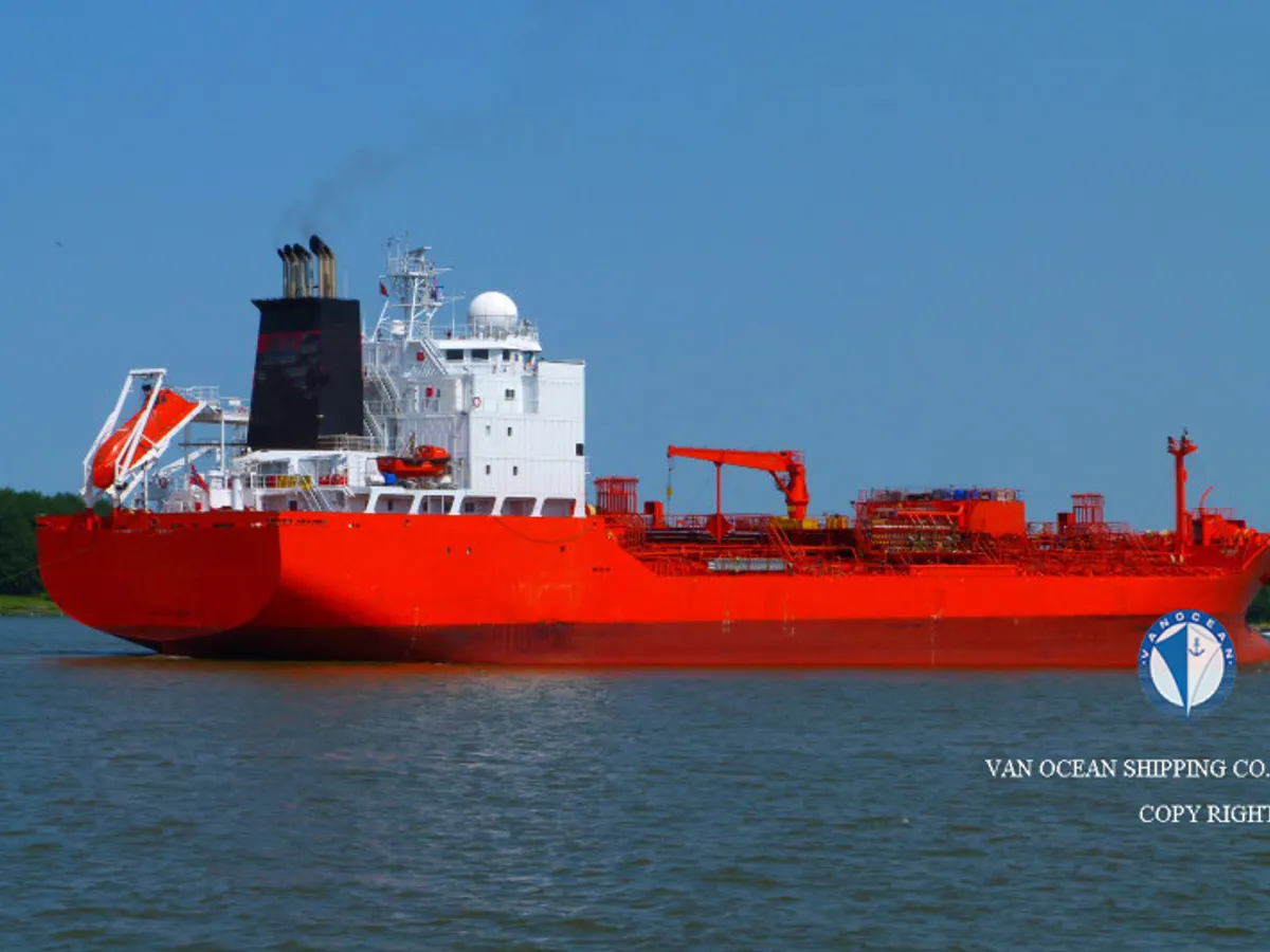 Oil/Chemical tanker for sale