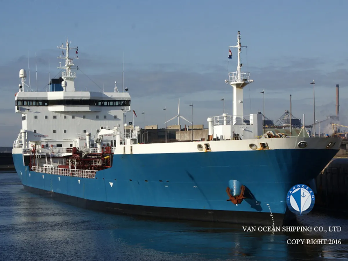 Oil/Chemical tanker for sale