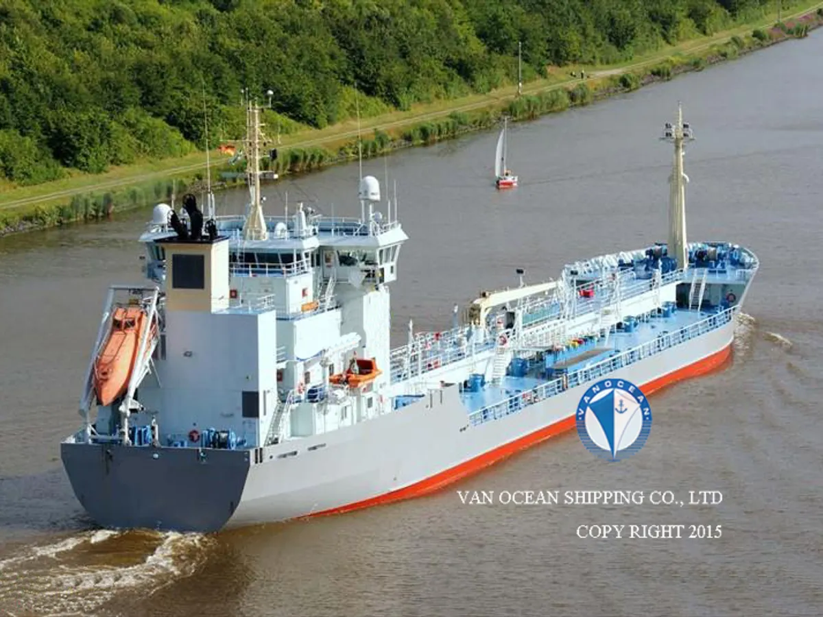 Oil/Chemical tanker for sale
