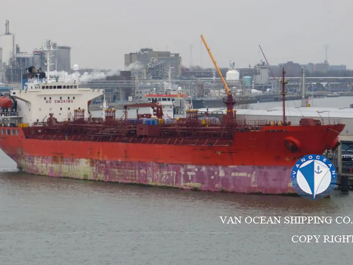 Oil/Chemical tanker for sale