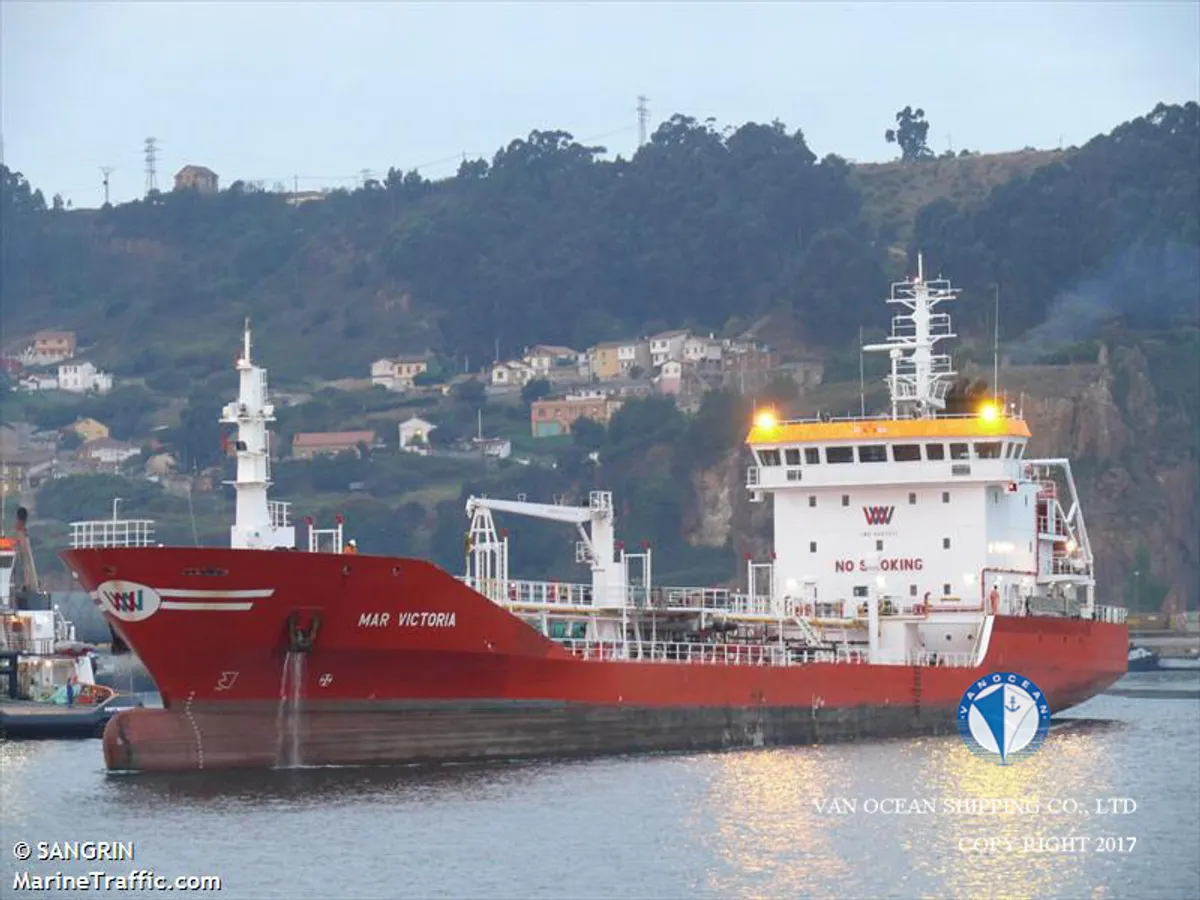 Oil/Chemical tanker for sale