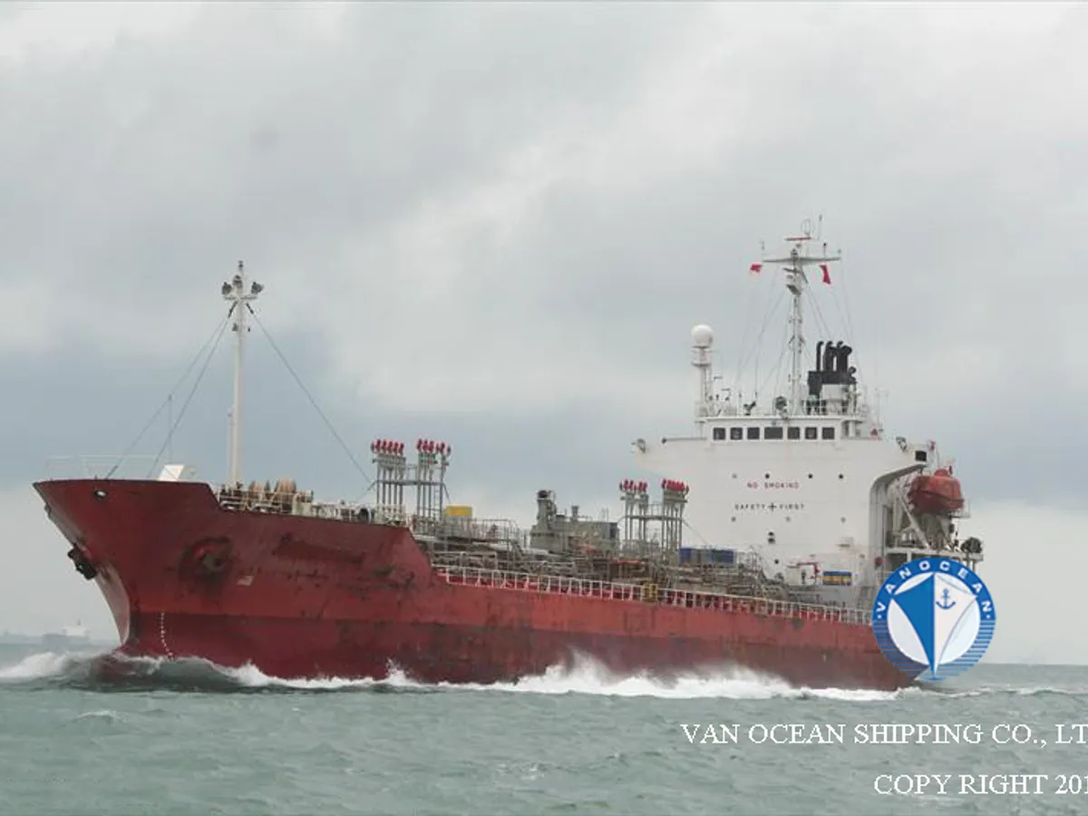 Oil/Chemical tanker for sale