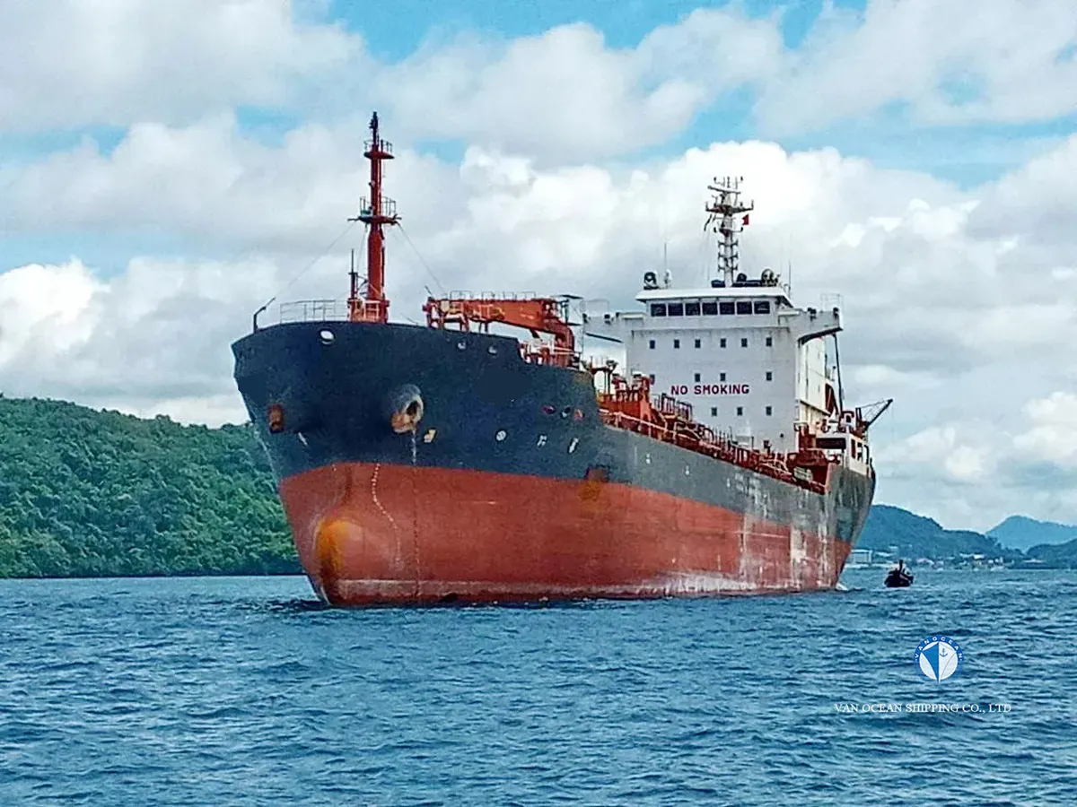 Oil/Chemical tanker for sale