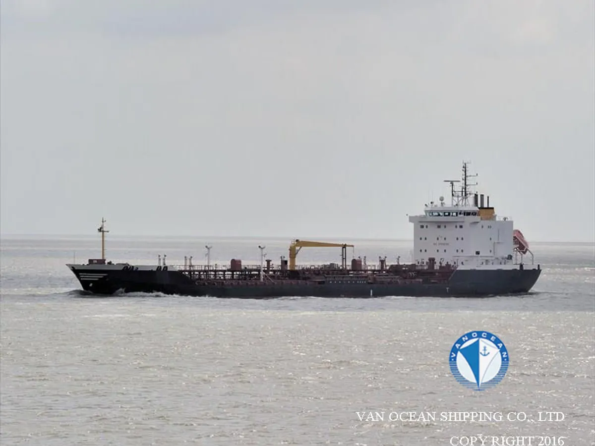 Oil/Chemical tanker for sale