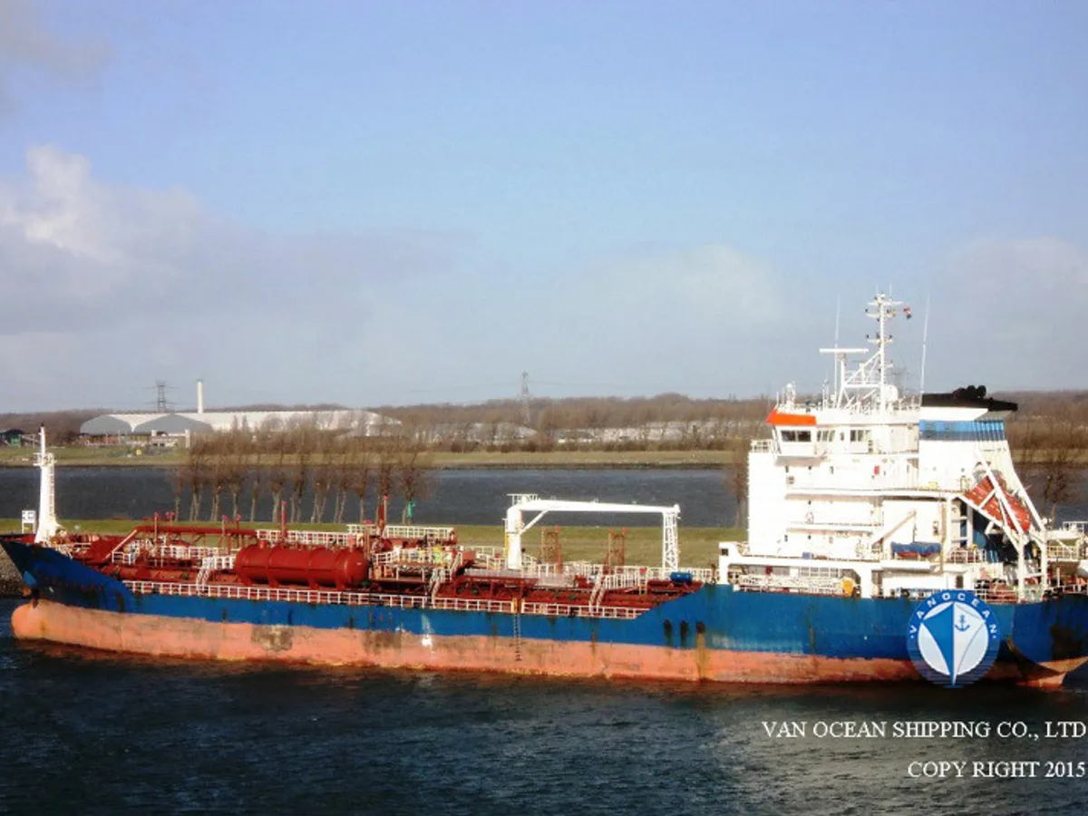 Oil/Chemical tanker for sale