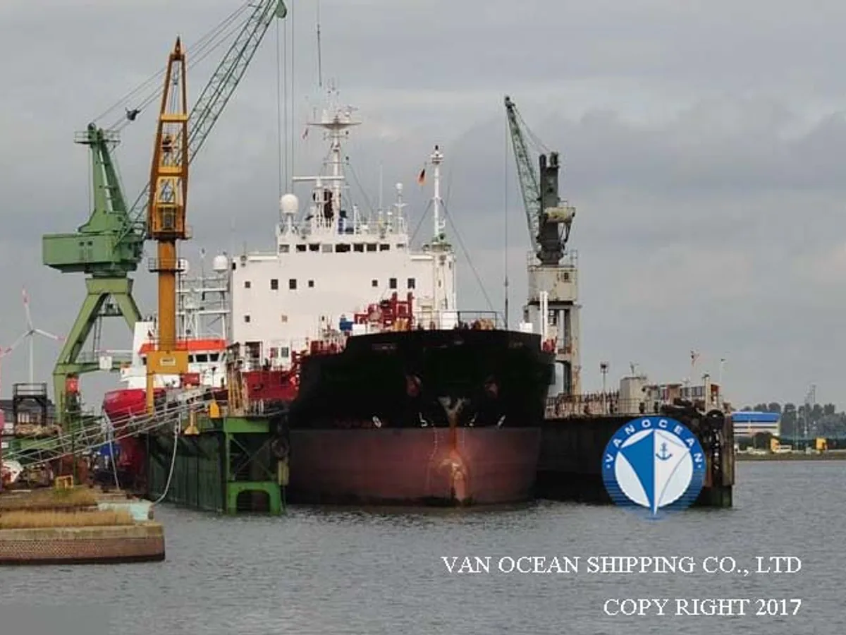 Oil/Chemical tanker for sale