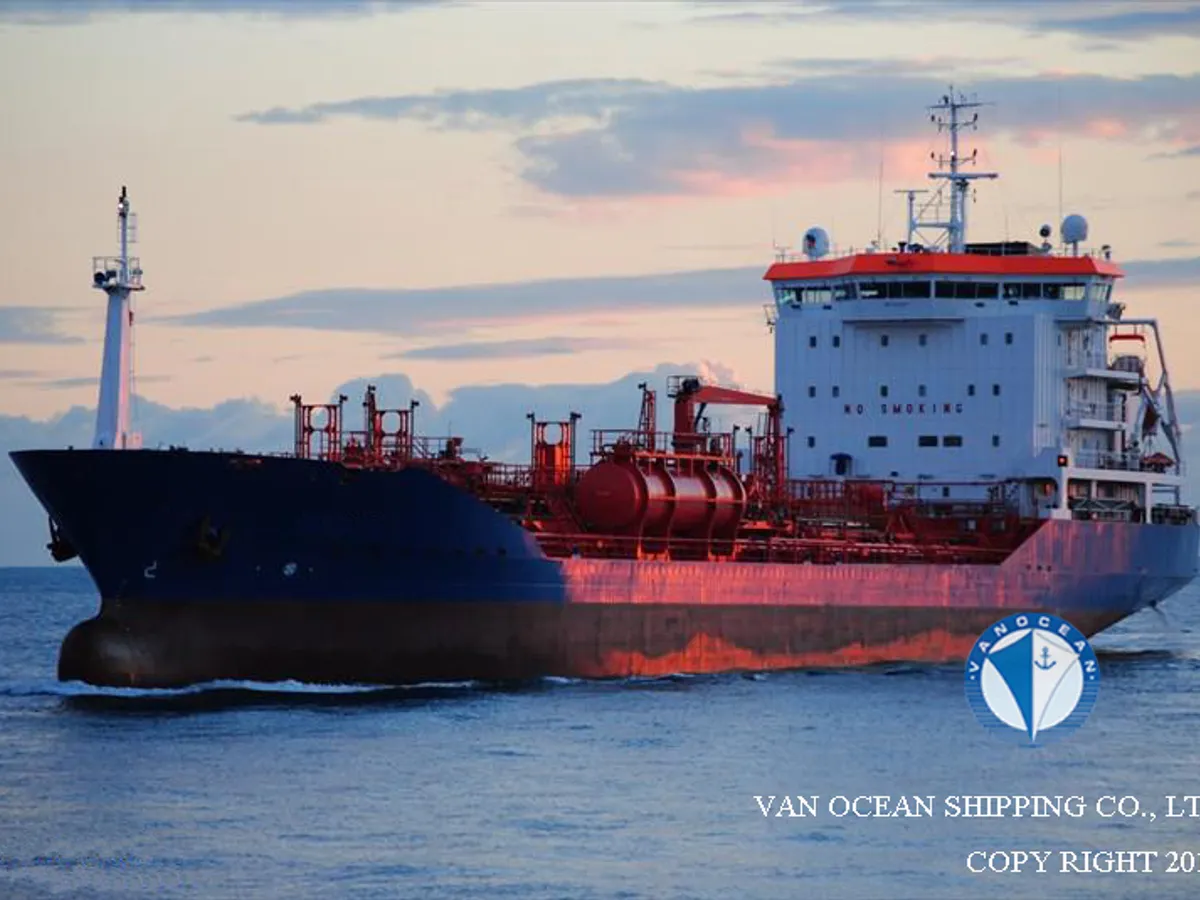 Oil/Chemical tanker for sale