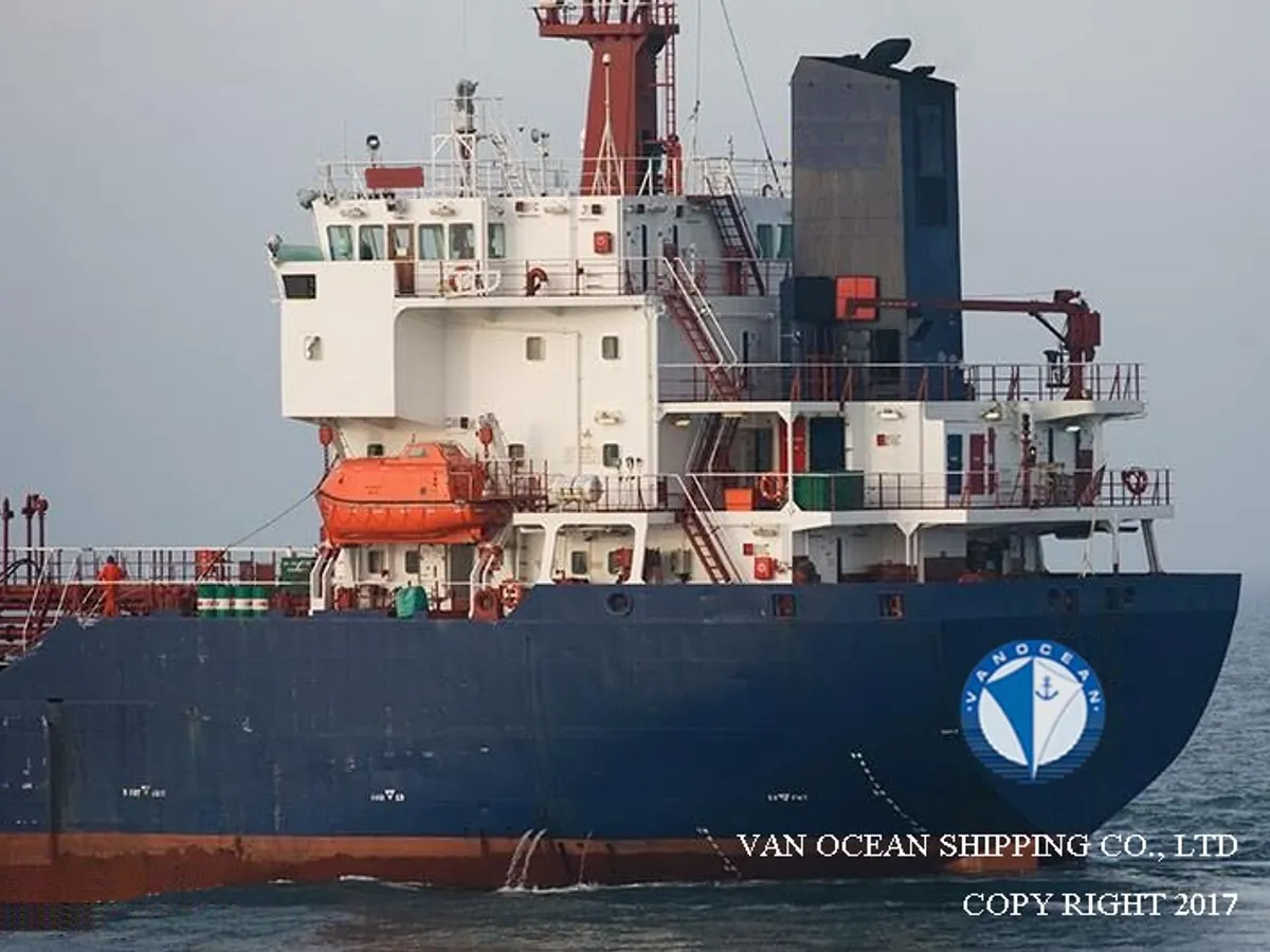Oil/Chemical tanker for sale
