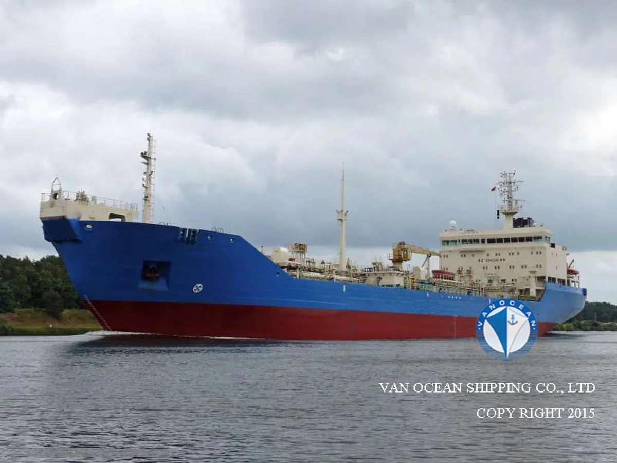 Oil/Chemical tanker for sale