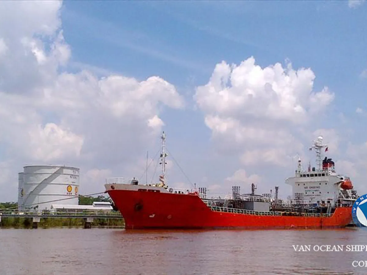 Oil/Chemical tanker for sale