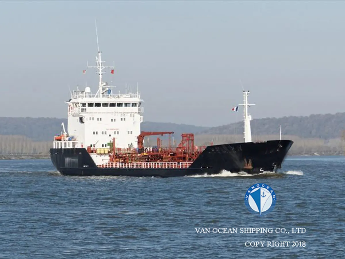 Oil/Chemical tanker for sale