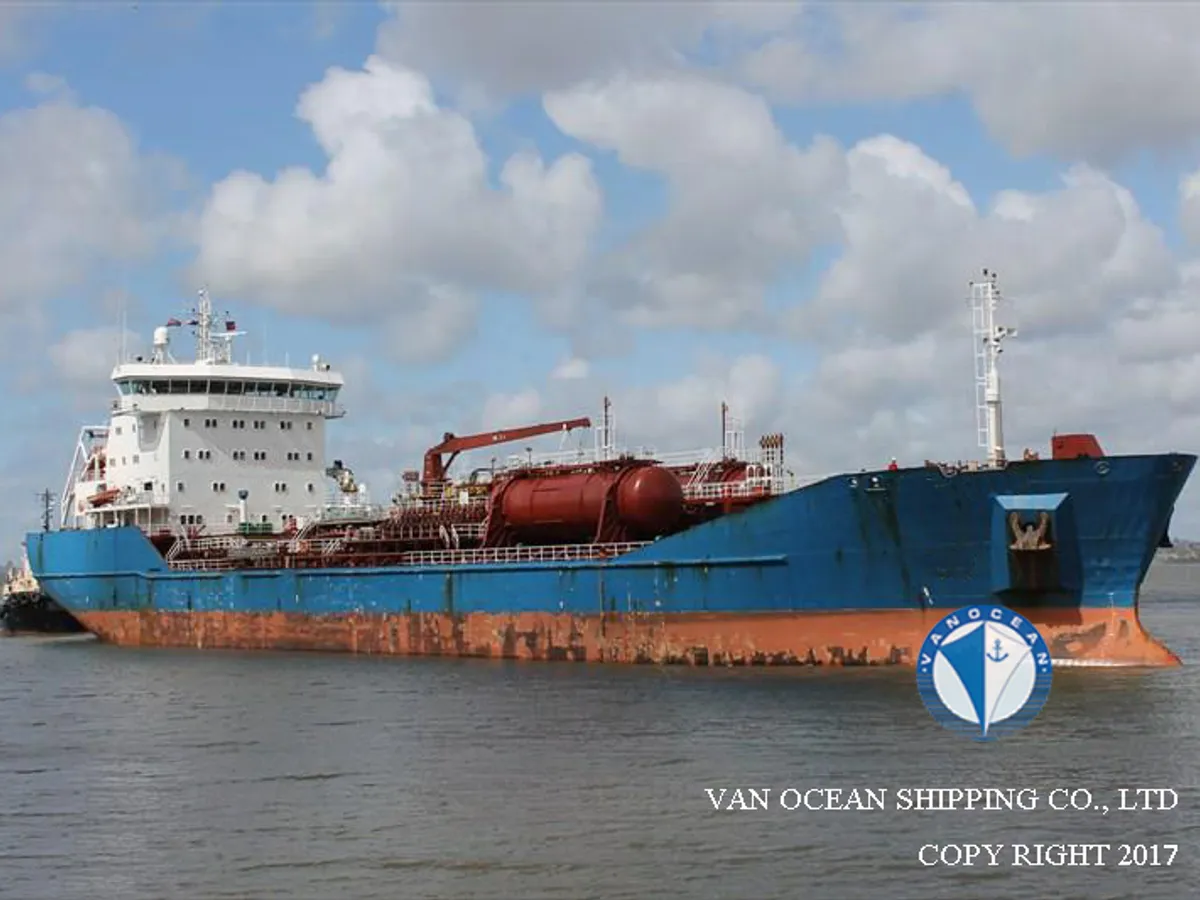 Oil/Chemical tanker for sale