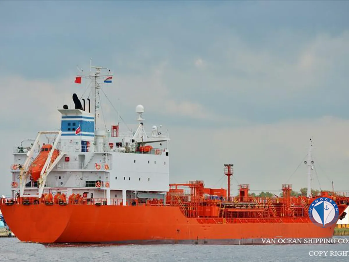 Oil/Chemical tanker for sale