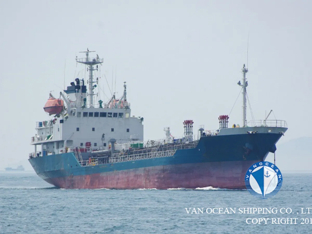 Oil/Chemical tanker for sale