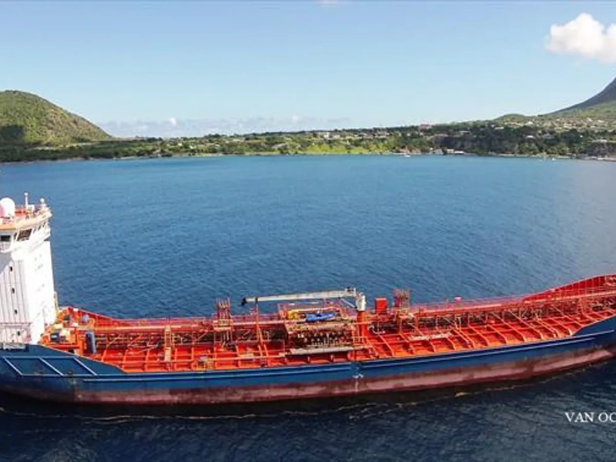 Oil/Chemical tanker for sale