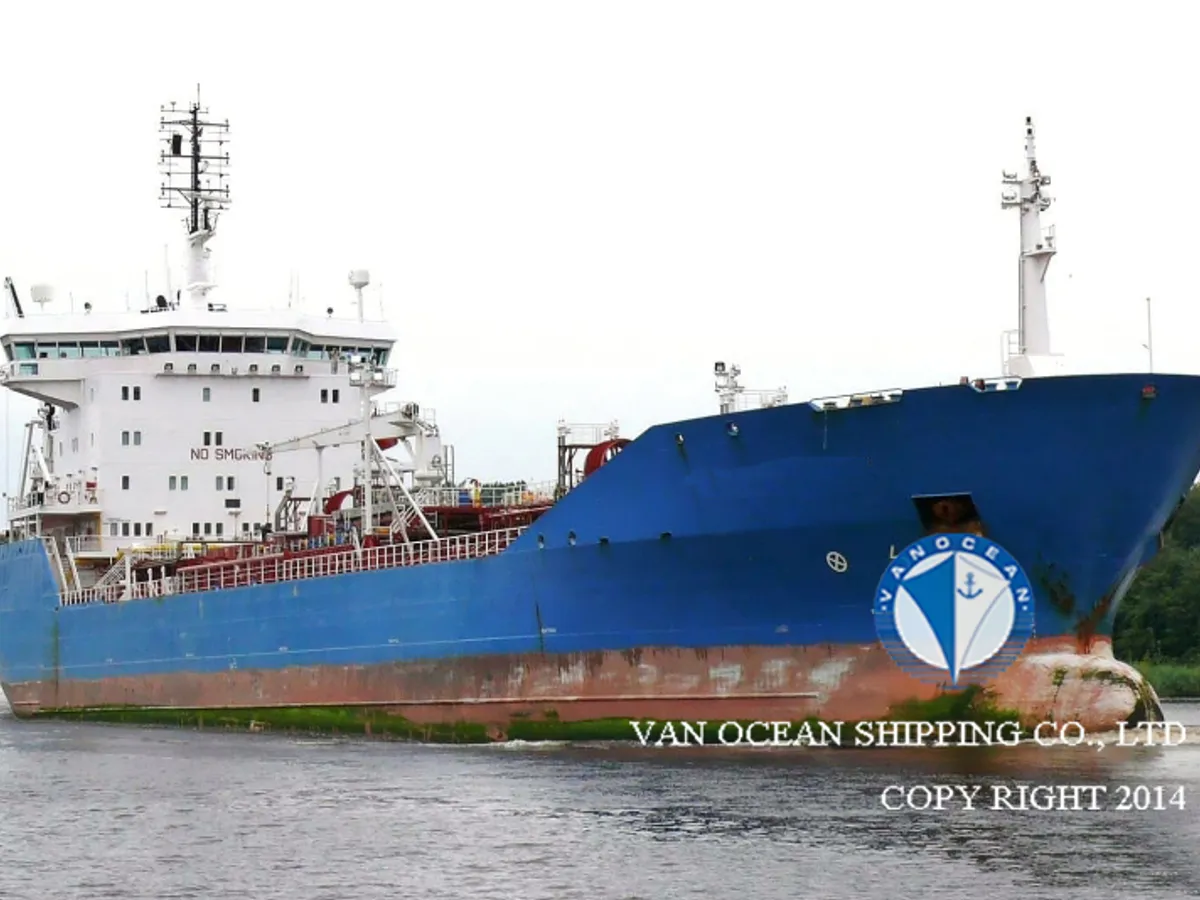 Oil/Chemical tanker for sale