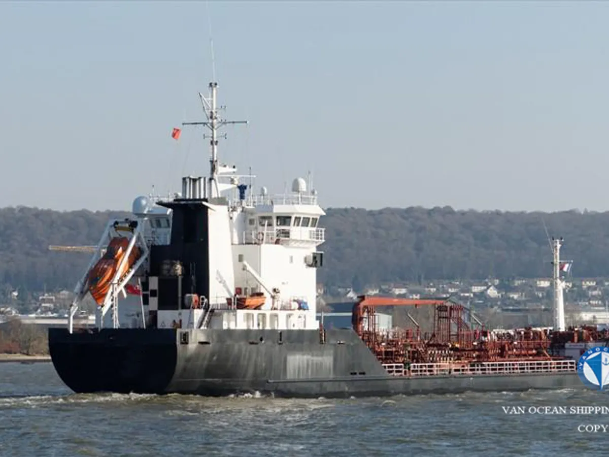 Oil/Chemical tanker for sale