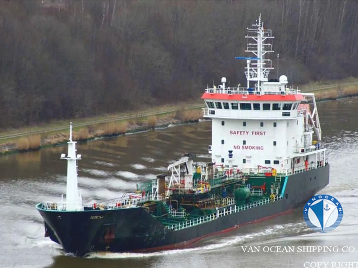 Oil/Chemical tanker for sale