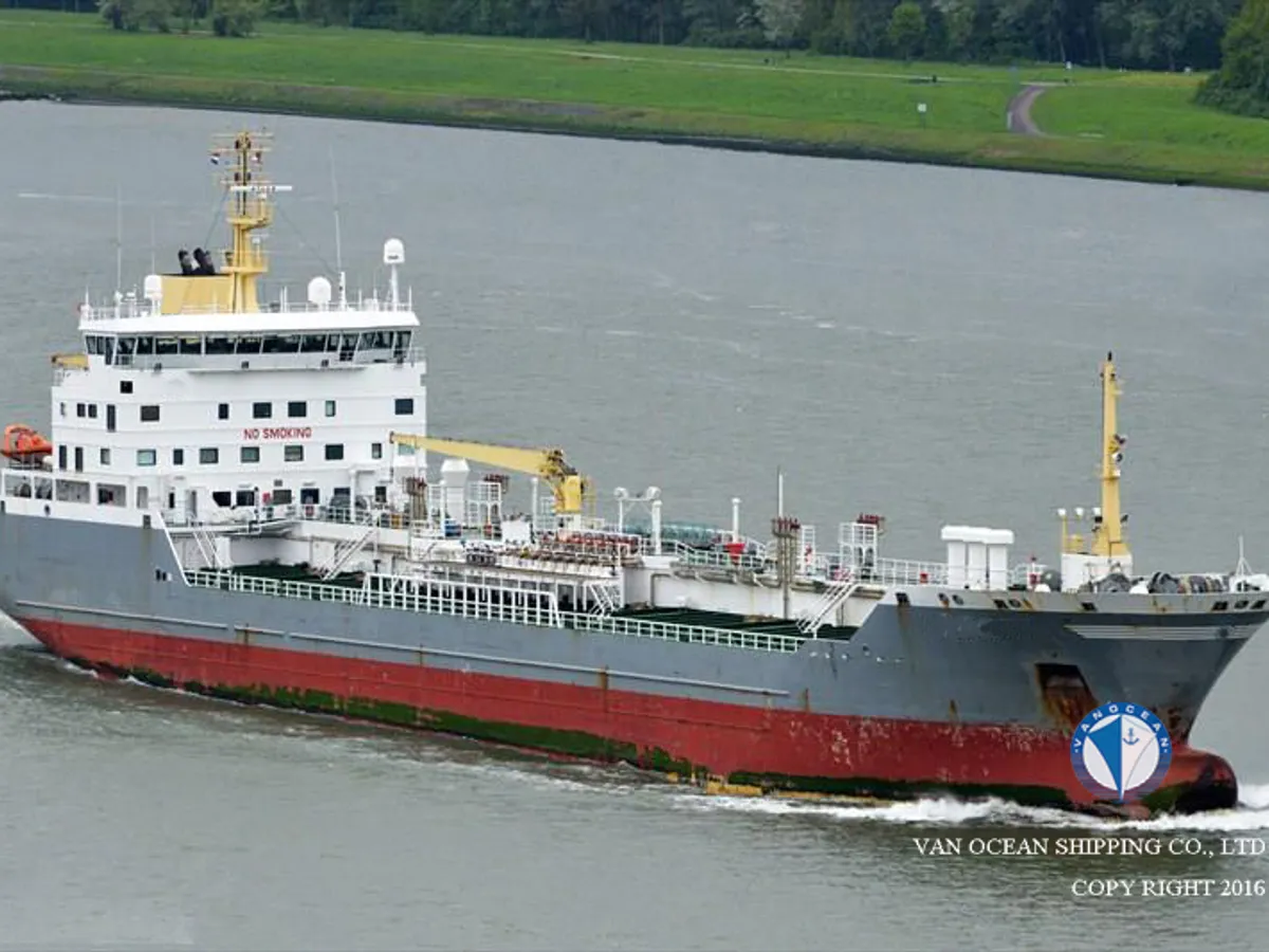Oil/Chemical tanker for sale