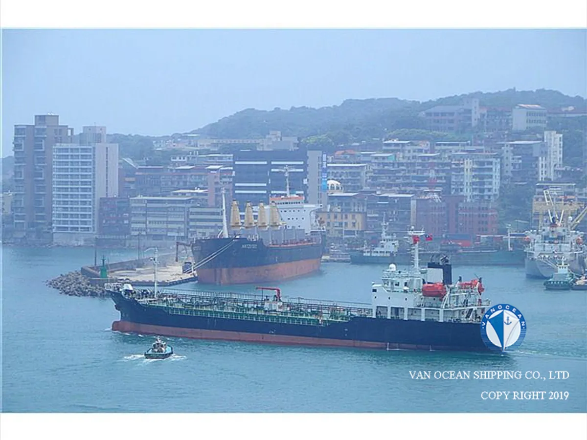 Oil/Chemical tanker for sale