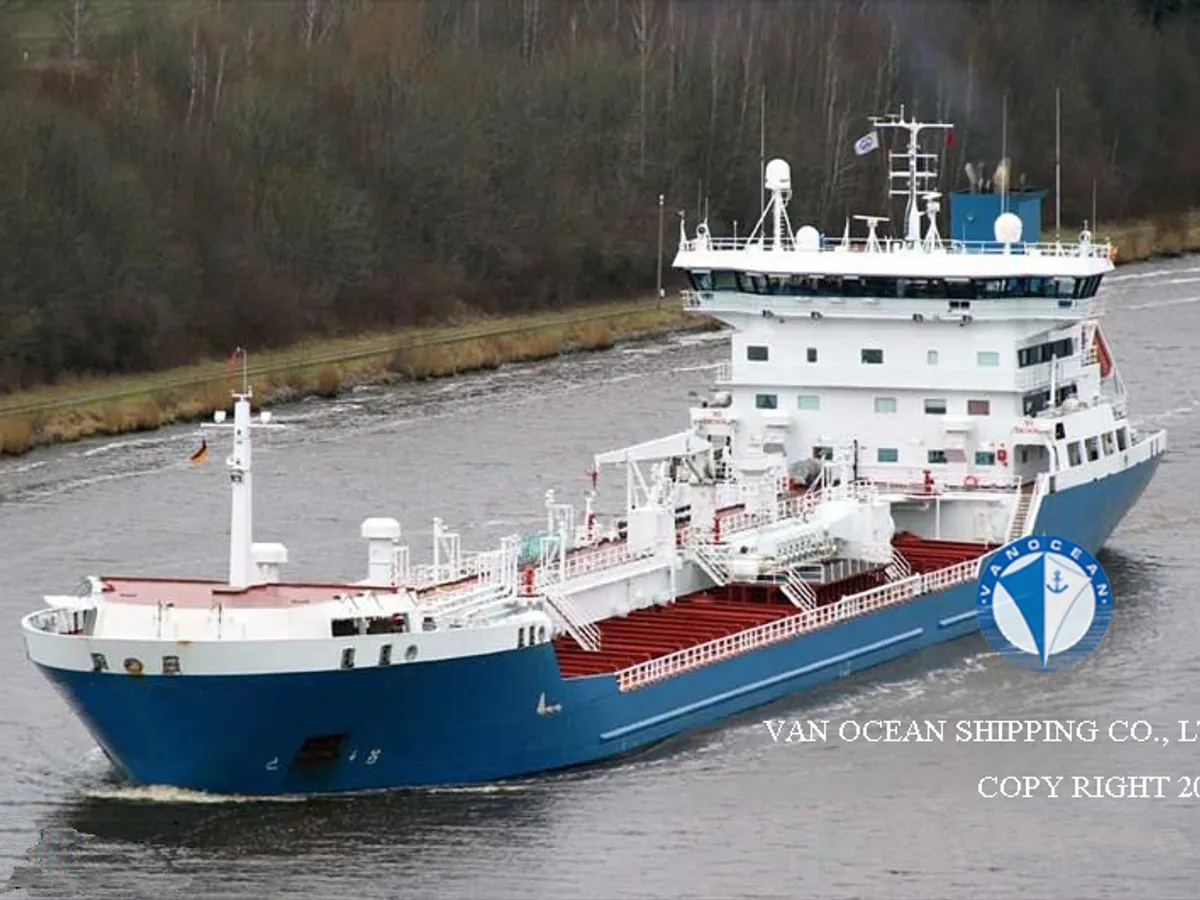 Oil/Chemical tanker for sale