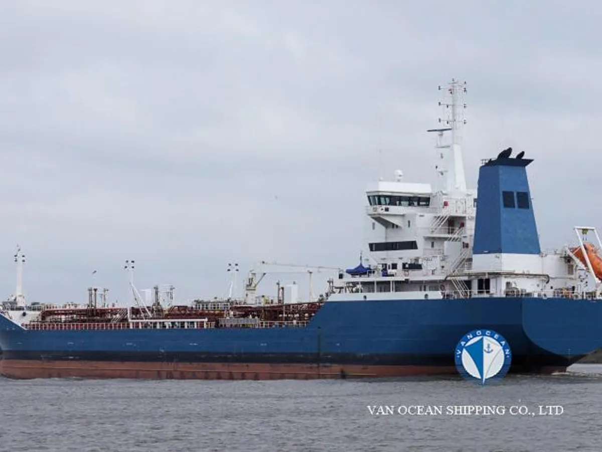 Oil/Chemical tanker for sale
