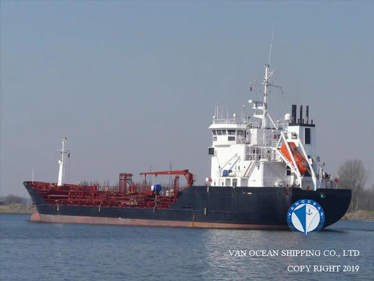 Oil/Chemical tanker for sale