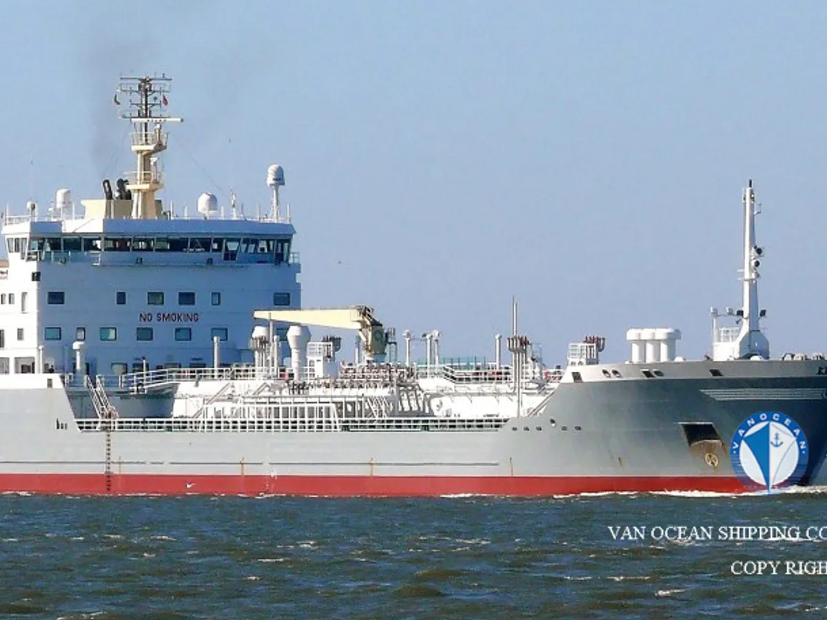 Oil/Chemical tanker for sale