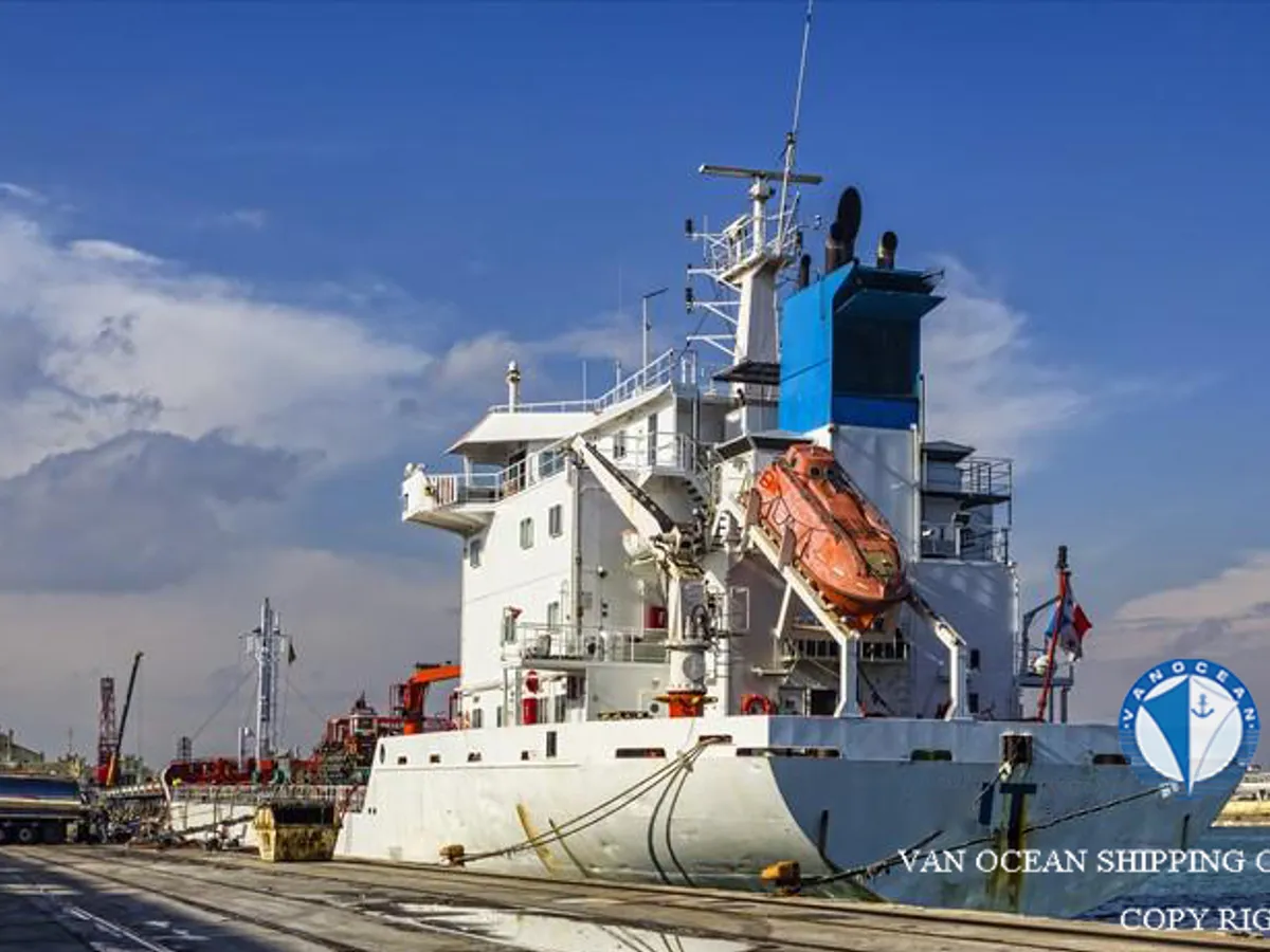 Oil/Chemical tanker for sale