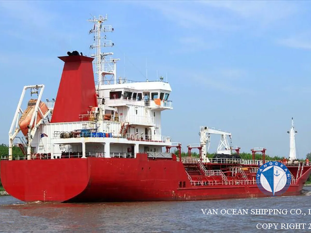 Oil/Chemical tanker for sale