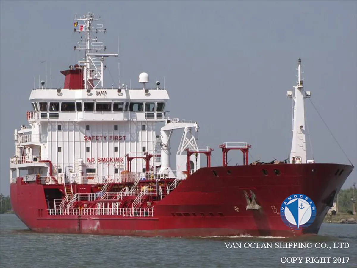 Oil/Chemical tanker for sale