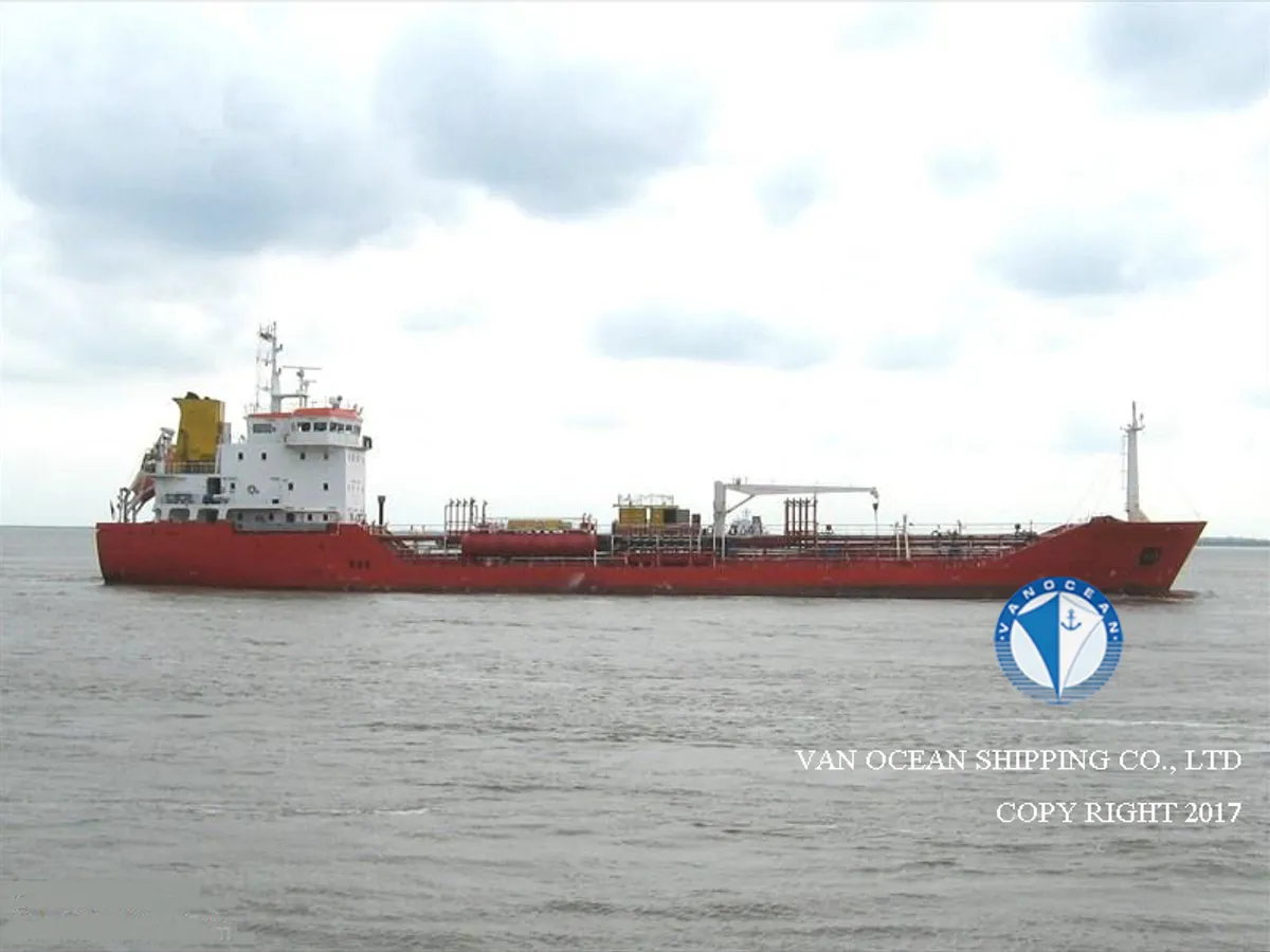 Oil/Chemical tanker for sale