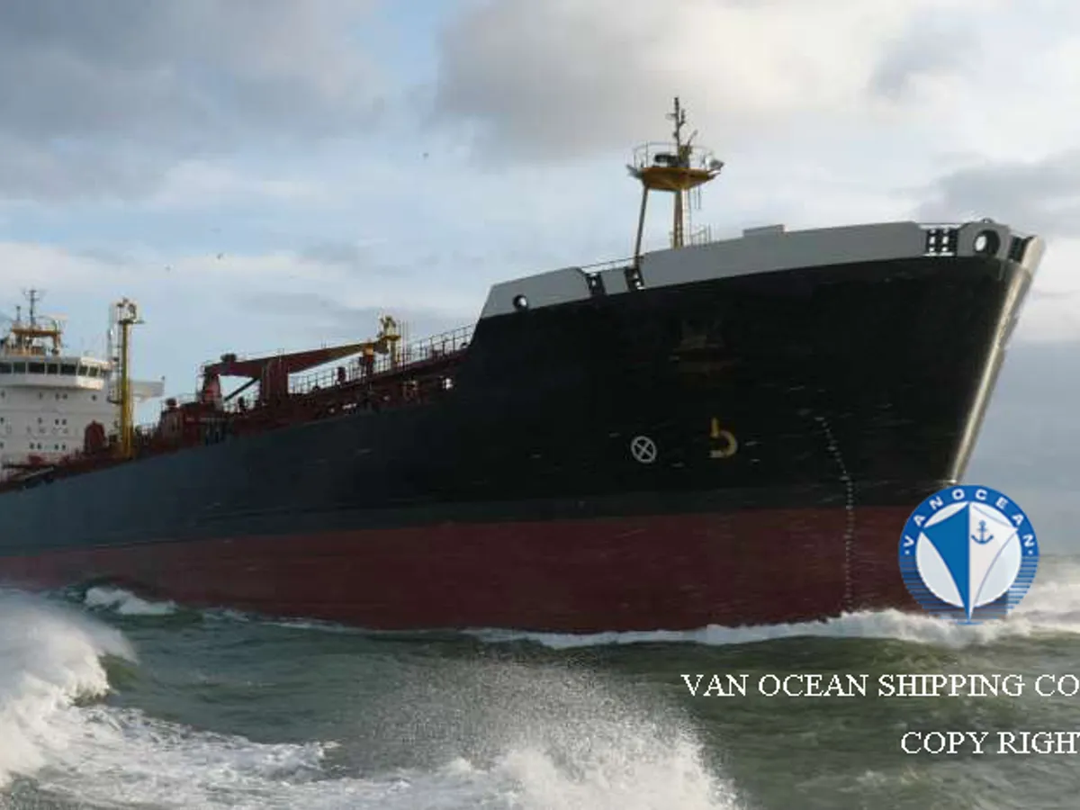 Oil/Chemical tanker for sale