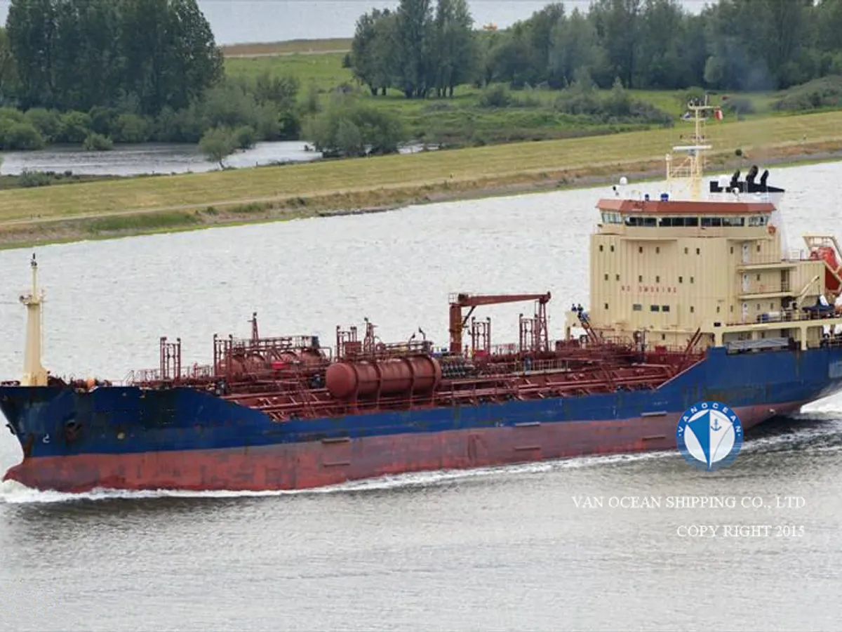 Oil/Chemical tanker for sale