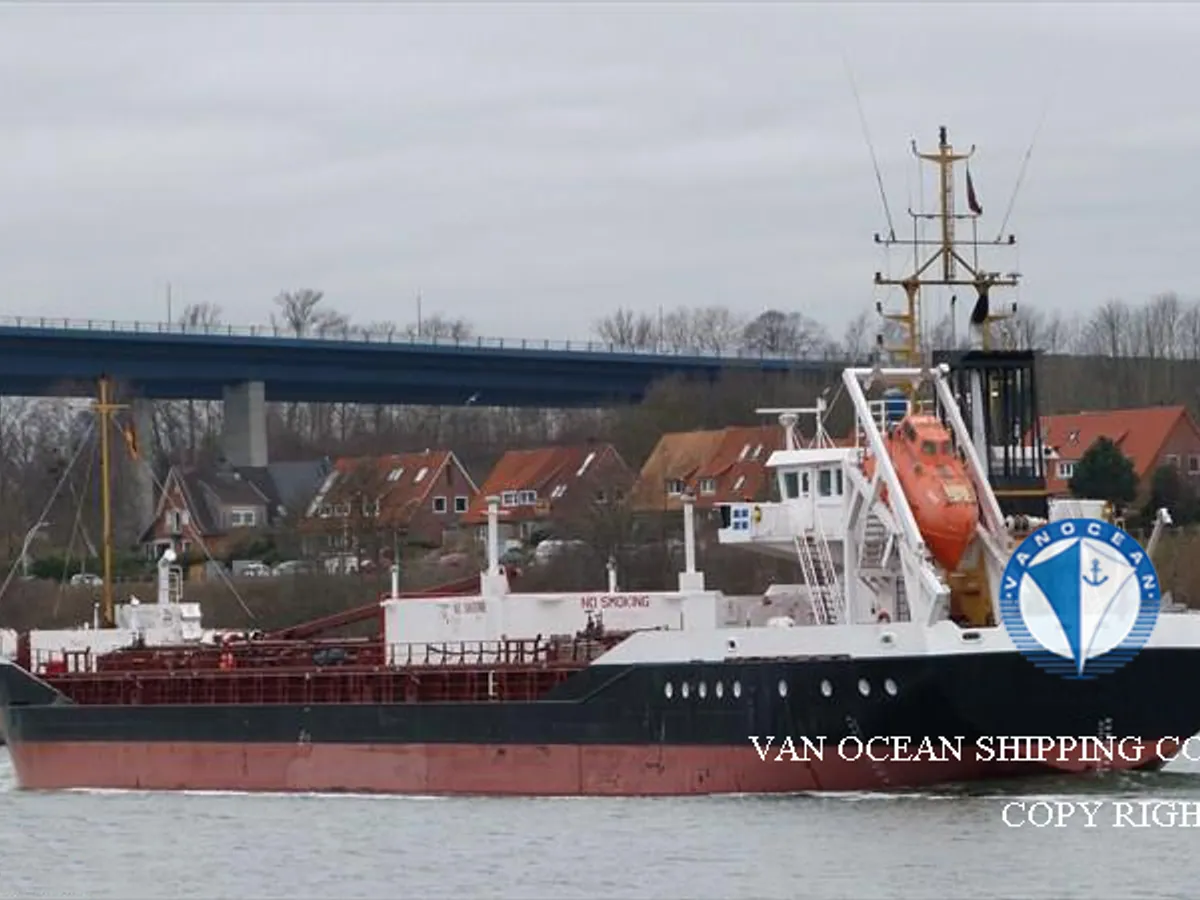 Oil/Chemical tanker for sale