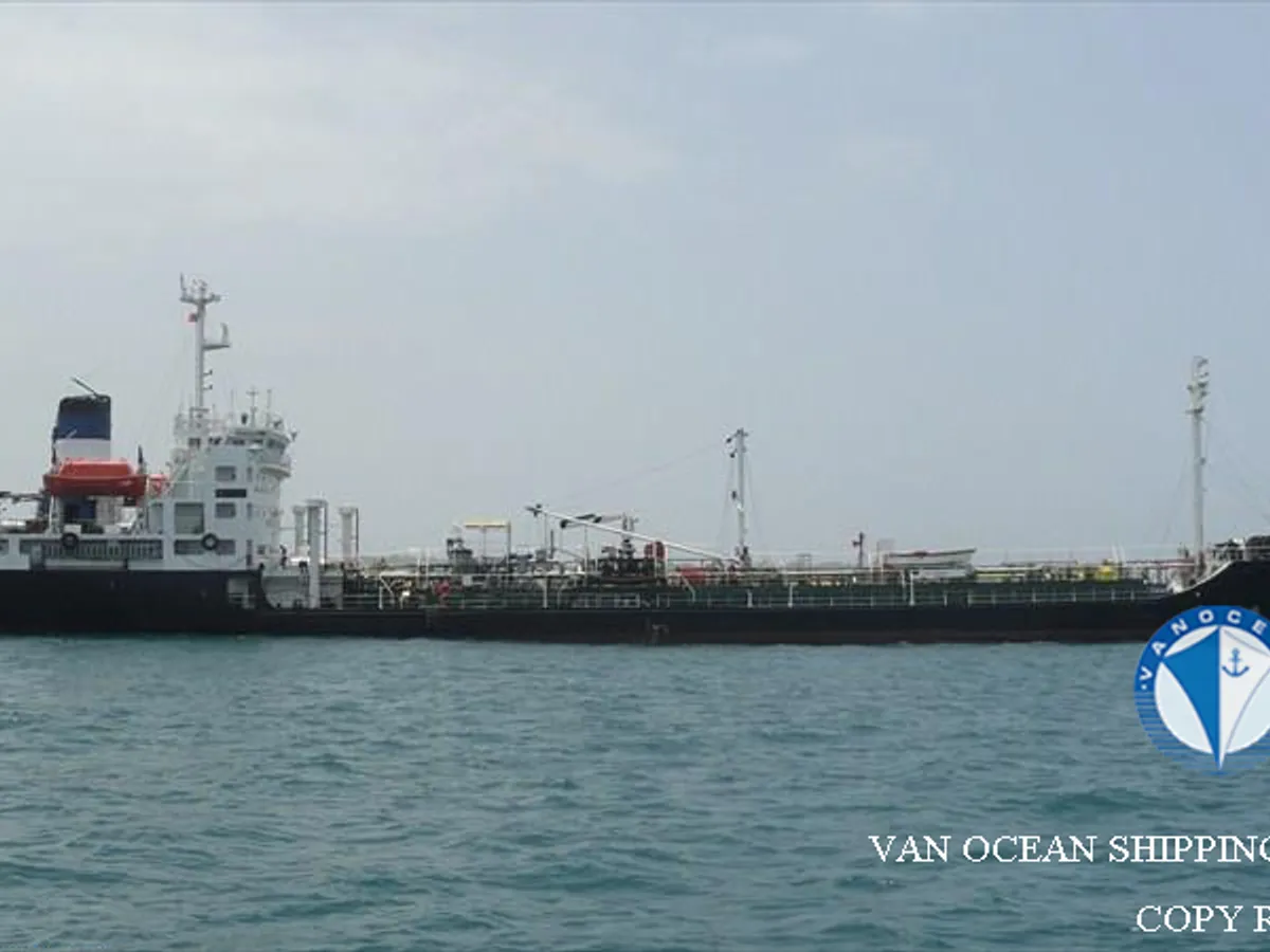 Oil/Chemical tanker for sale