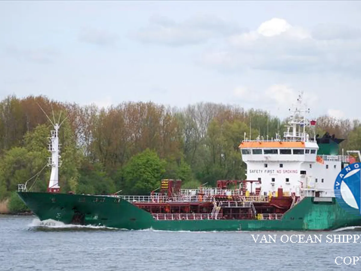 Oil/Chemical tanker for sale