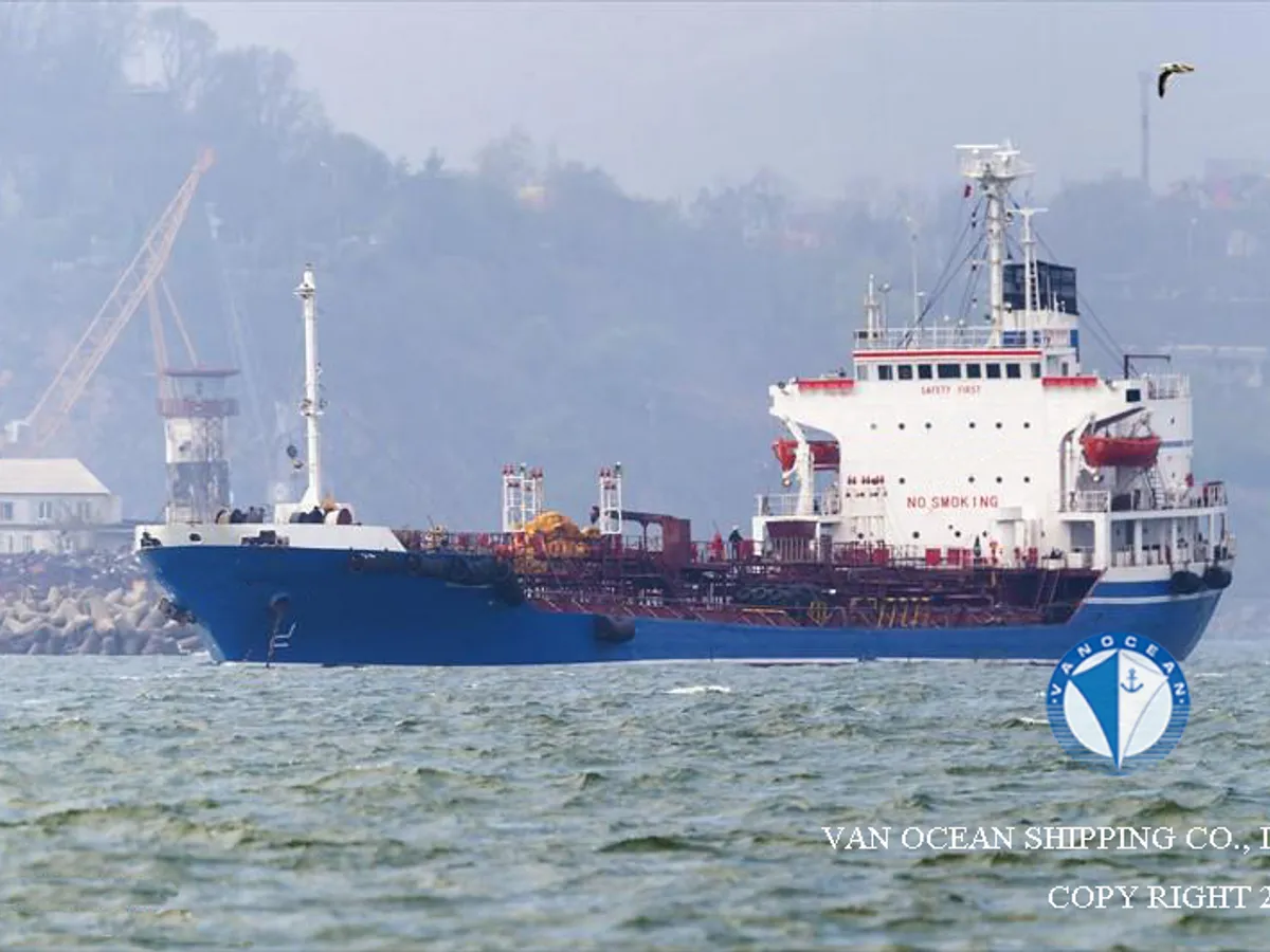 Oil/Chemical tanker for sale