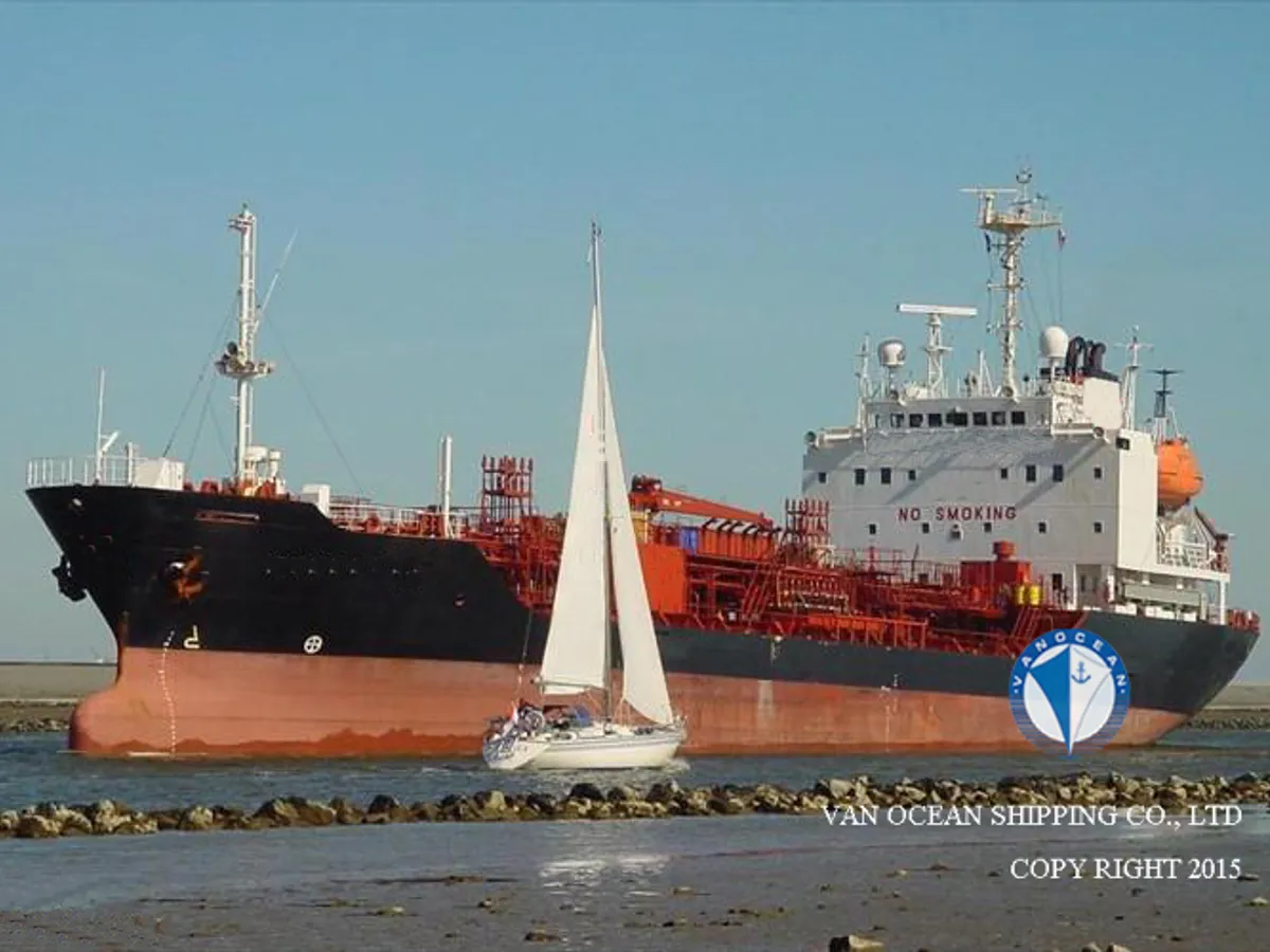 Oil/Chemical tanker for sale
