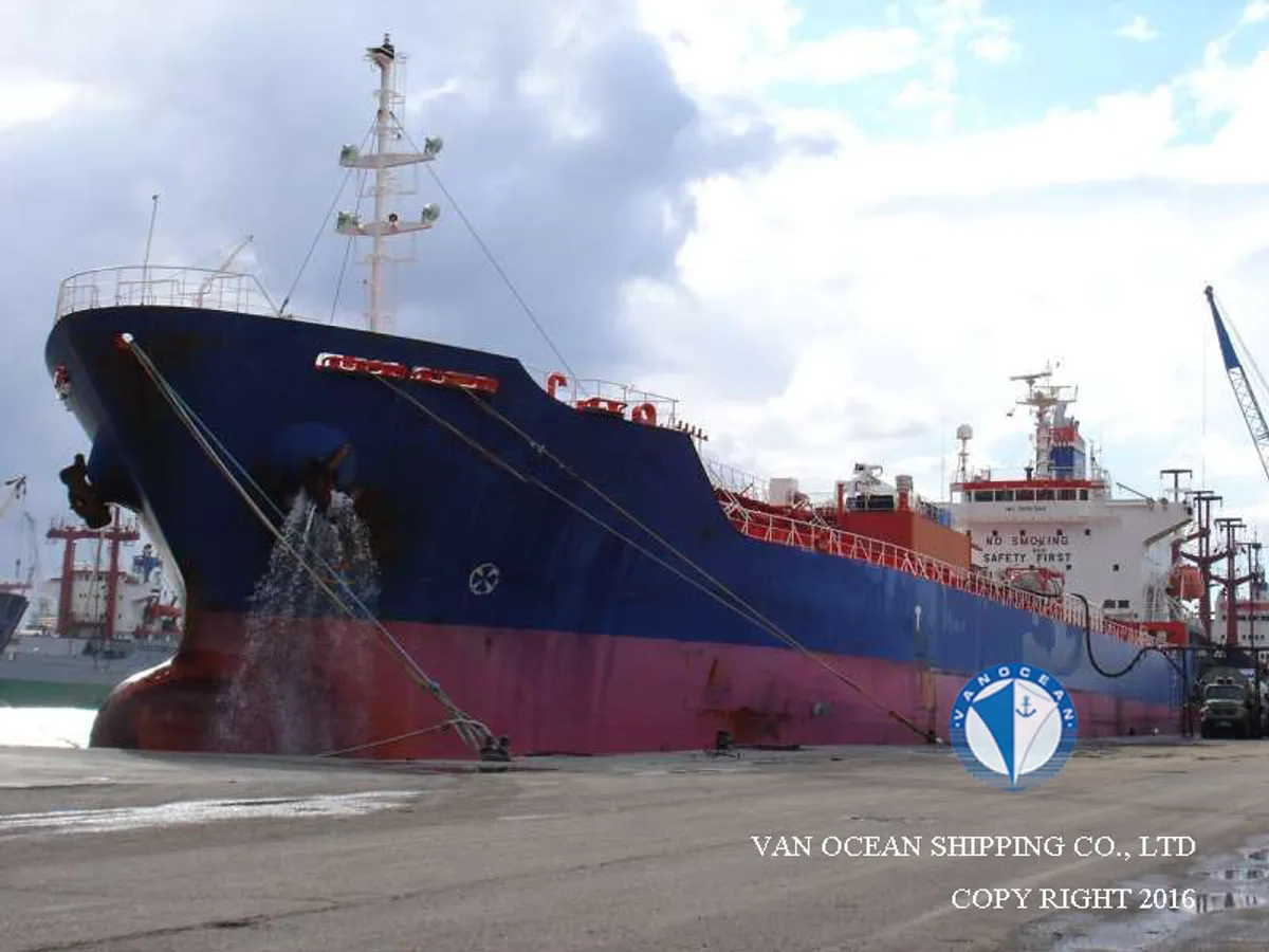 Oil/Chemical tanker for sale