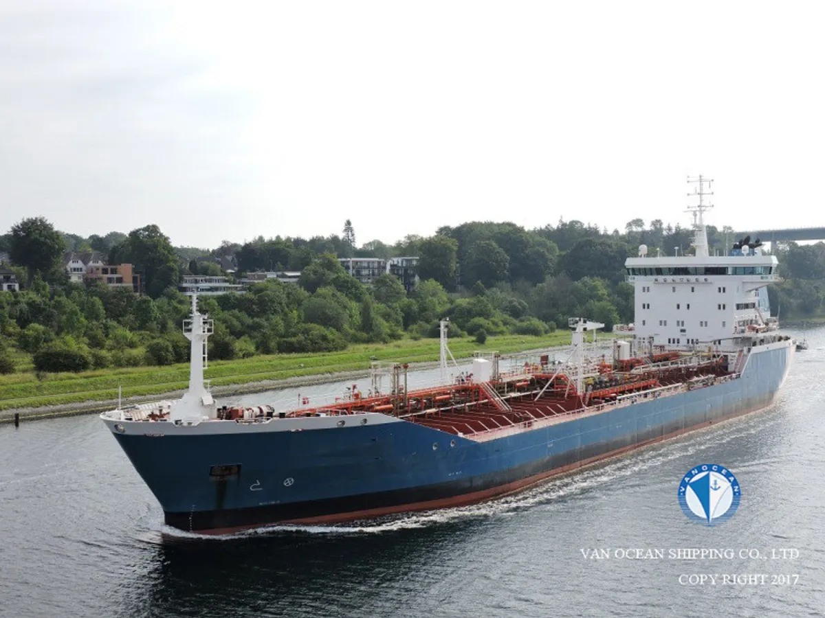 Oil/Chemical tanker for sale