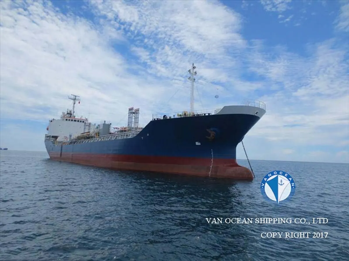 Oil/Chemical tanker for sale