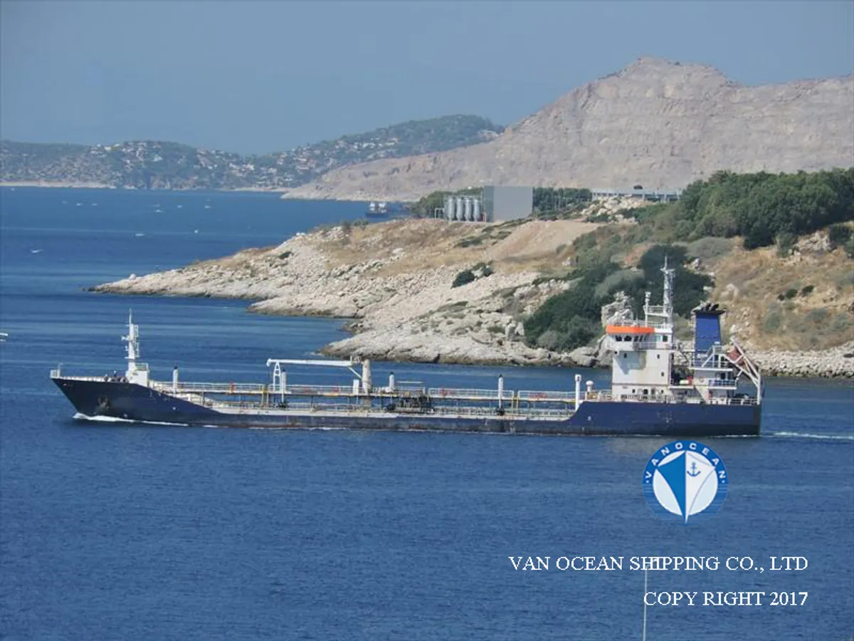 Oil/Chemical tanker for sale