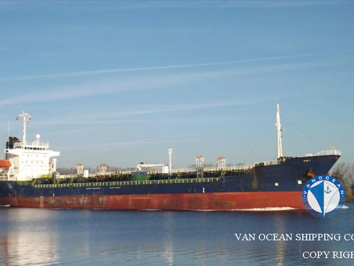 Oil/Chemical tanker for sale