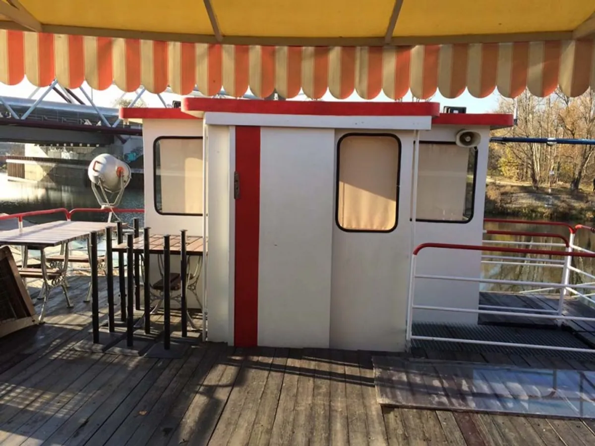 Container ship for sale