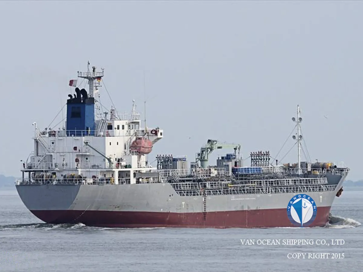 Oil/Chemical tanker for sale