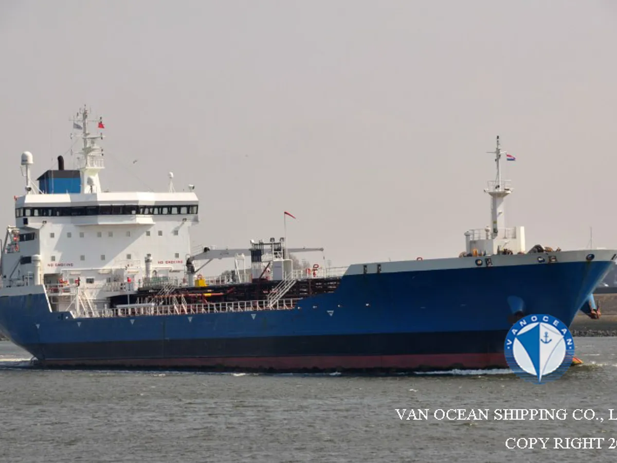 Oil/Chemical tanker for sale