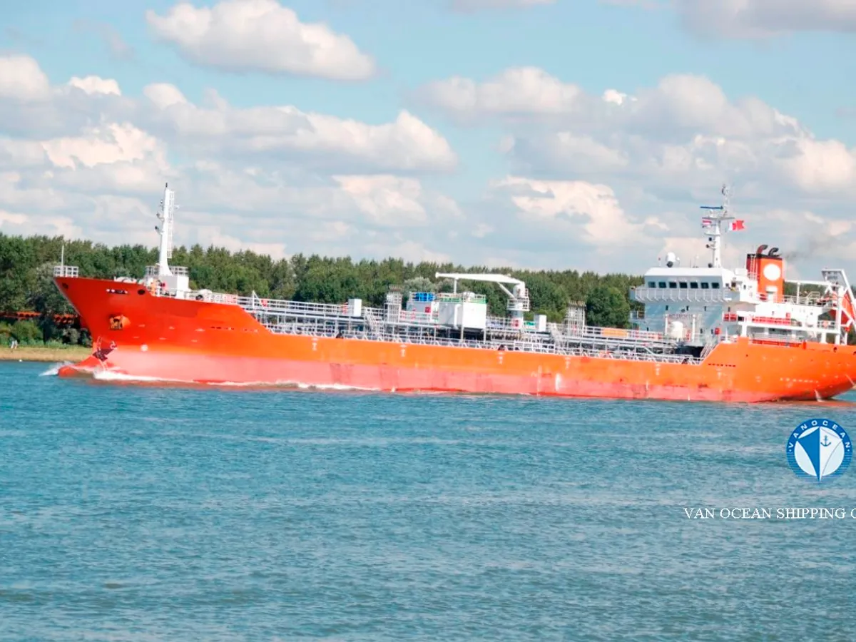 Oil/Chemical tanker for sale