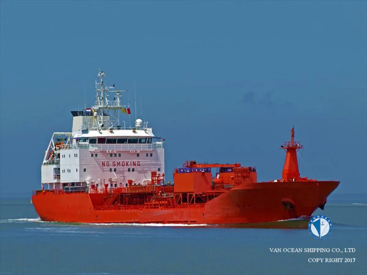 Oil/Chemical tanker for sale