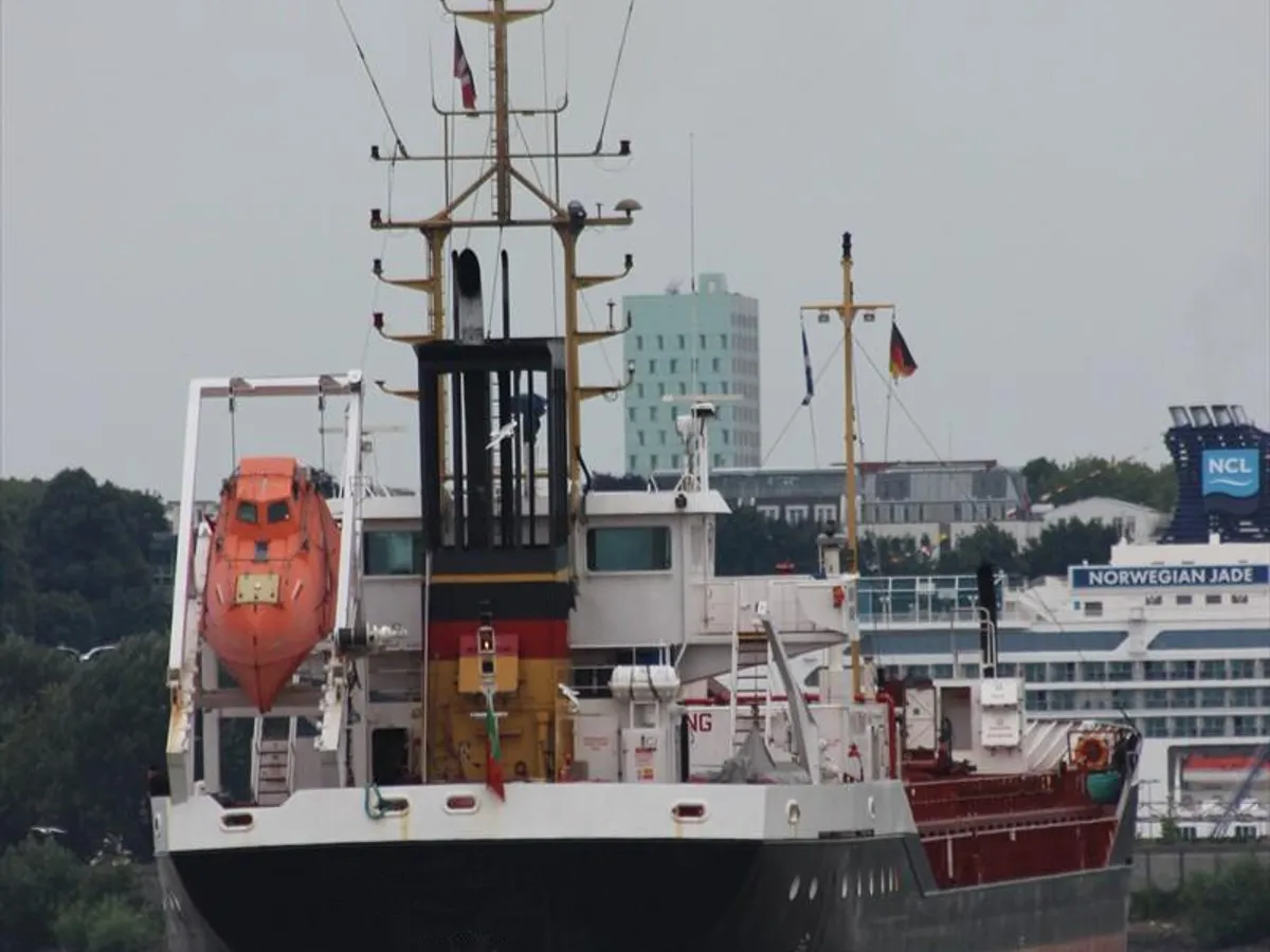 Oil/Chemical tanker for sale